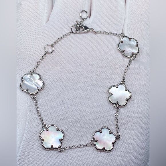 JANKUO Rhodium Pleated & Mother Of Pearl Clove Charm Bracelet - Picture 5 of 7